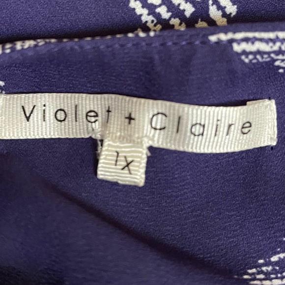 Violet + Claire Blue and White Print Sleeveless Blouse - Picture 6 of 7